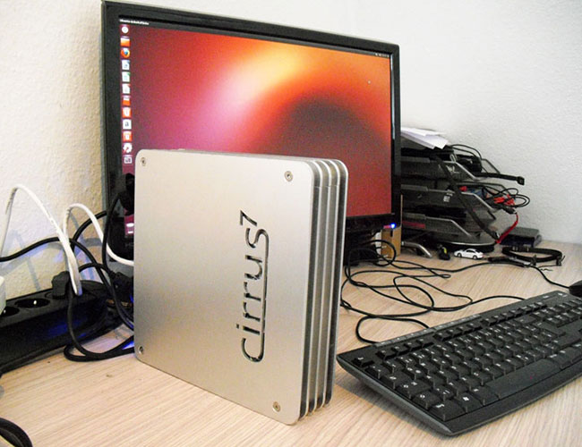 cirrus7 sandwich prototype mit bildschirm und tastatur